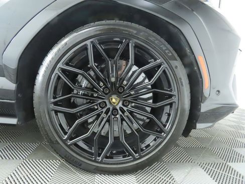 Used 2025 Lamborghini Urus SE image 34