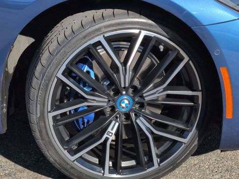 Used 2023 BMW 530e w/ M Sport Package image 13