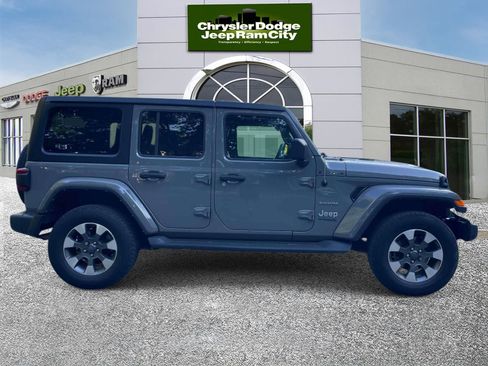 Used 2022 Jeep Wrangler Unlimited Sahara w/ Safety Group AWD/4WD image 5
