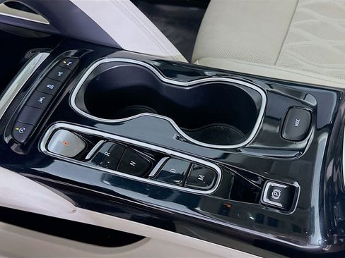 Used 2023 Buick Envision Avenir image 31