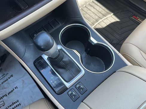 Used 2016 Toyota Highlander XLE image 32