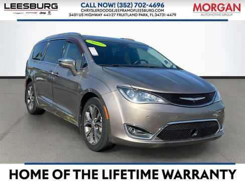 Used 2017 Chrysler Pacifica Limited w/ Advanced Safetytec Group FWD image 1