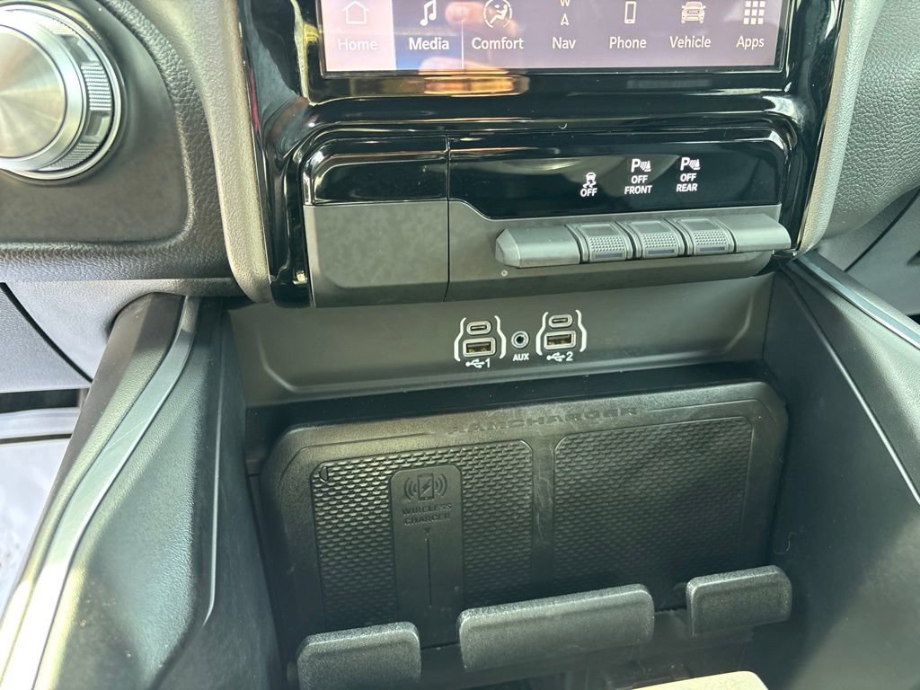 Used 2025 RAM 1500 Laramie AWD/4WD image 28