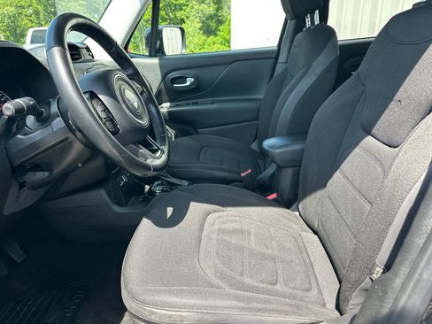 Used 2017 Jeep Renegade Altitude FWD image 10