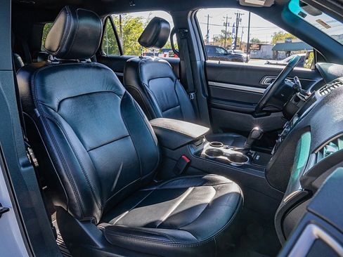 Used 2018 Ford Explorer XLT w/ Equipment Group 202A image 21