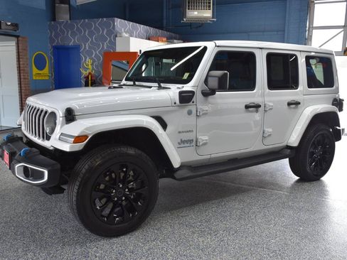 Used 2024 Jeep Wrangler Unlimited Sahara w/ Safety Group AWD/4WD image 9