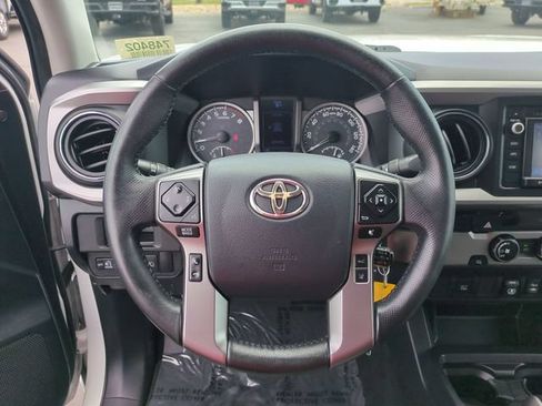 Used 2018 Toyota Tacoma SR5 RWD image 12