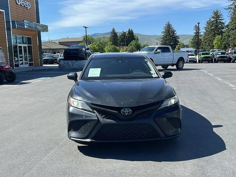 Used 2020 Toyota Camry SE w/ Carpet Mat Package FWD image 2