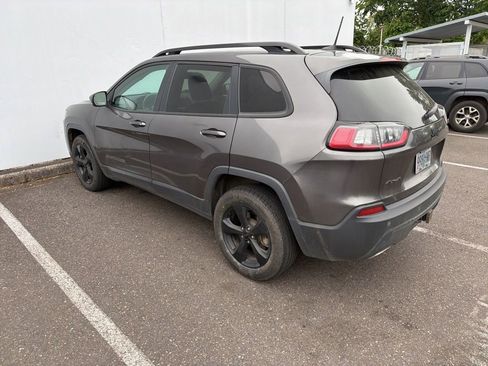 Used 2019 Jeep Cherokee Latitude Plus AWD/4WD image 5