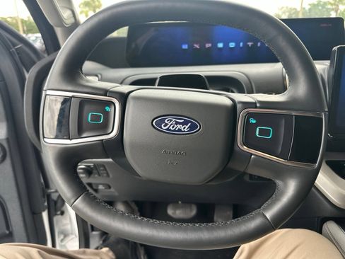 Used 2025 Ford Expedition Max Active AWD/4WD image 7