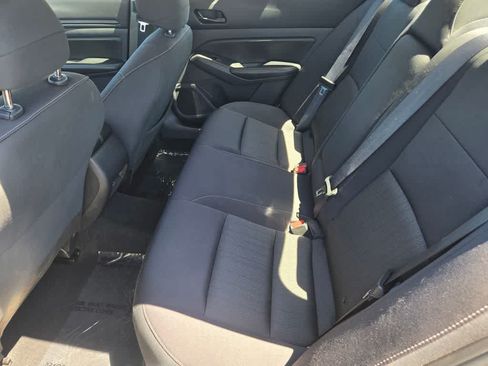 Used 2024 Nissan Altima 2.5 SV FWD image 12