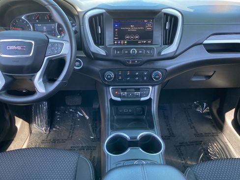 Used 2024 GMC Terrain SLE FWD image 11