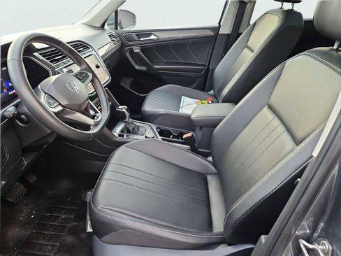 Used 2022 Volkswagen Tiguan SE w/ Panoramic Sunroof Package image 31