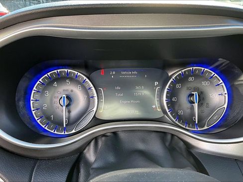 Used 2024 Chrysler Pacifica Touring-L image 12