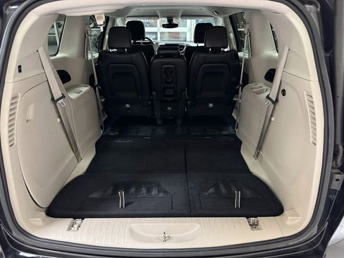 Used 2017 Chrysler Pacifica Touring-L w/ Tire & Wheel Group image 48