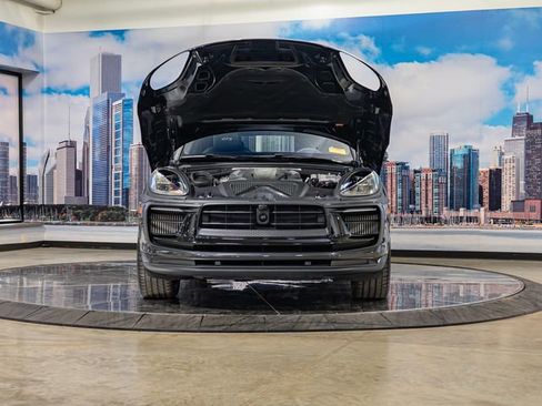 Used 2024 Porsche Macan GTS AWD/4WD image 4