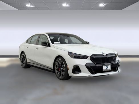 Used 2025 BMW i5 M60 w/ Premium Package image 6
