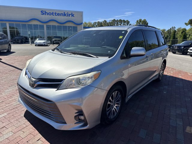 Used 2019 Toyota Sienna XLE Premium FWD image 32