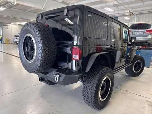 Used 2015 Jeep Wrangler Unlimited Sahara AWD/4WD image 10