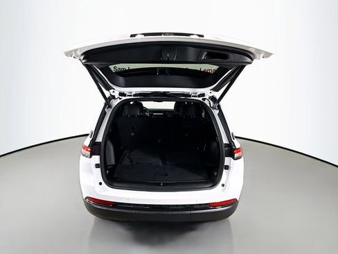 Used 2025 Jeep Grand Cherokee Limited w/ Luxury Tech Group II image 25