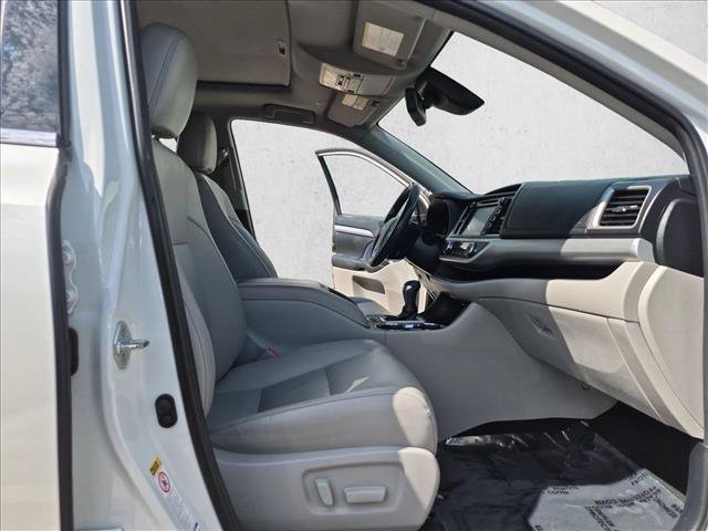 Used 2019 Toyota Highlander XLE AWD/4WD image 22