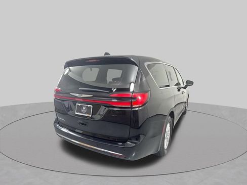 Used 2024 Chrysler Pacifica Touring-L FWD image 35