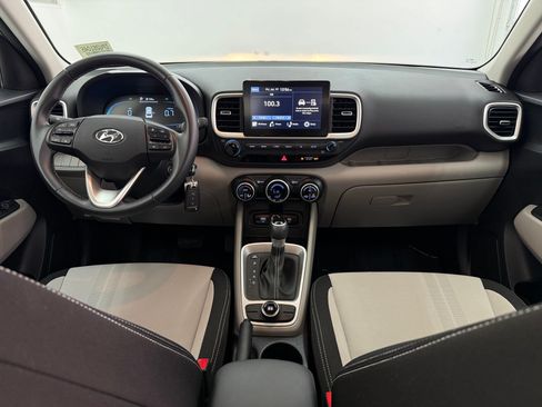 Used 2023 Hyundai Venue SEL FWD image 12