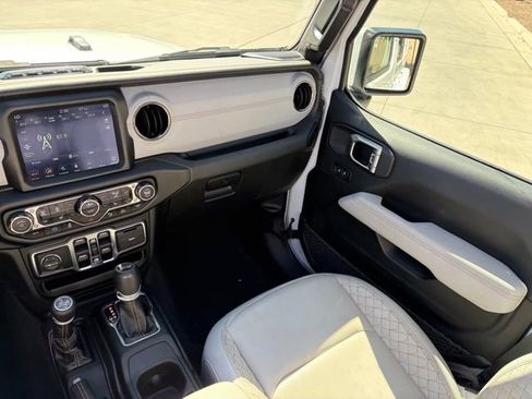 Used 2022 Jeep Wrangler Unlimited Sahara image 13