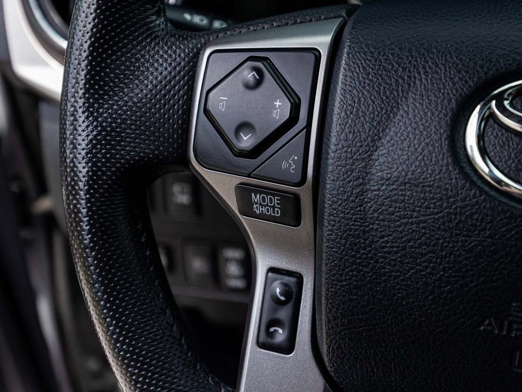 Used 2020 Toyota Tacoma Limited AWD/4WD image 25