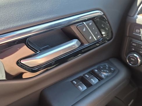 Used 2025 Chevrolet Tahoe High Country image 11