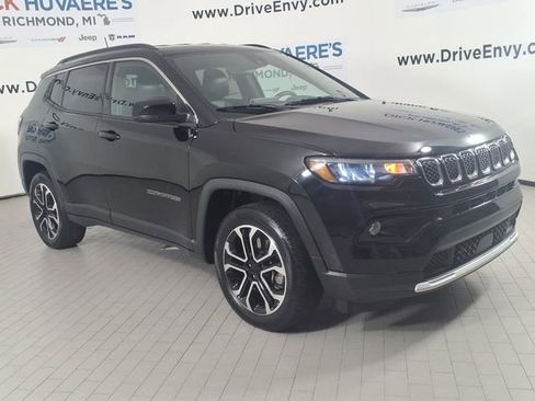 Used 2024 Jeep Compass Limited AWD/4WD image 3