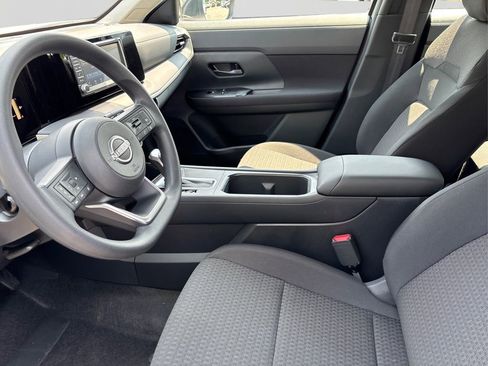 Certified 2025 Nissan Kicks S image 9