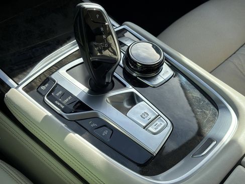 Used 2018 BMW 740i image 14