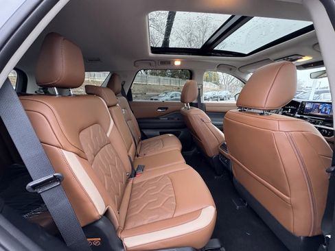 New 2026 Nissan Pathfinder Platinum w/ Cargo Package image 18