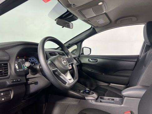 Used 2025 Nissan Leaf S image 22