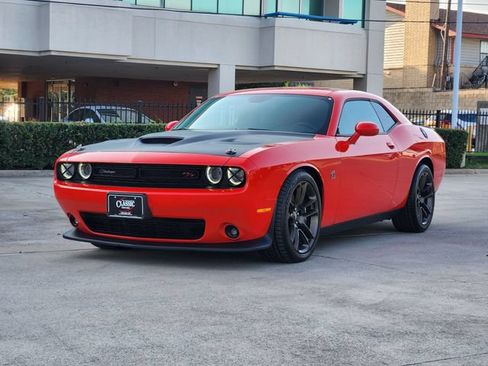 Used 2022 Dodge Challenger R/T Scat Pack w/ Dynamics Package RWD image 11