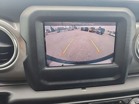 Used 2021 Jeep Wrangler Unlimited Sahara image 13