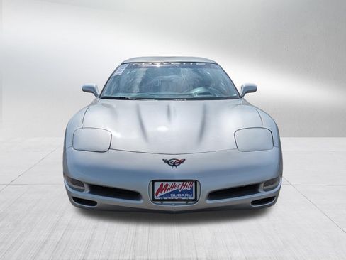 Used 2001 Chevrolet Corvette Coupe w/ Preferred Equipment Group2 RWD image 2