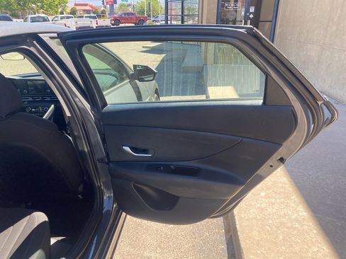 Used 2023 Hyundai Elantra SEL FWD image 27