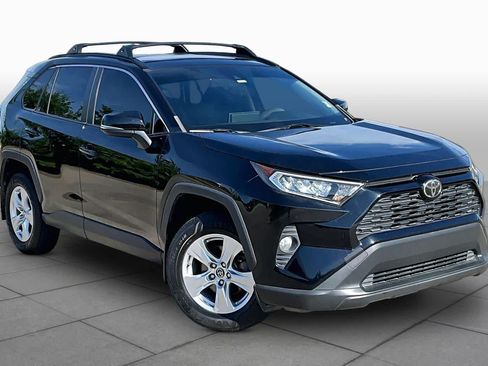 Used 2019 Toyota RAV4 XLE w/ Convenience Package FWD image 3