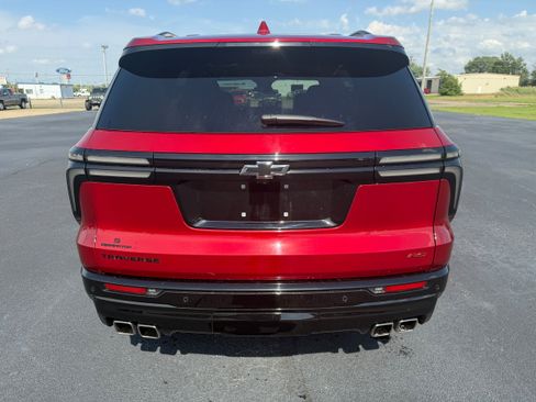 Used 2025 Chevrolet Traverse RS w/ LPO, Cargo Package FWD image 8
