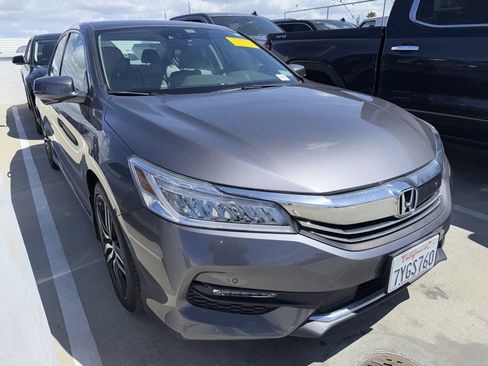 Used 2017 Honda Accord Touring image 3