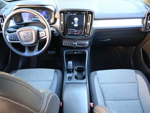 Used 2025 Volvo XC40 B5 Core image 23