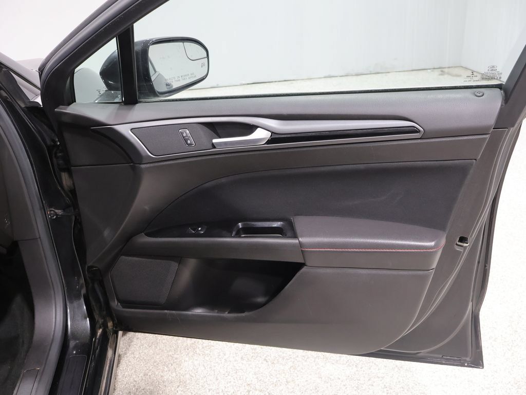 Used 2014 Ford Fusion SE FWD image 26