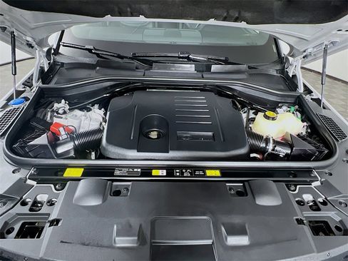 Used 2025 Land Rover Range Rover Sport Dynamic SE image 32