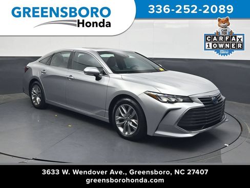 Used 2022 Toyota Avalon XLE w/ Moonroof Package FWD image 1
