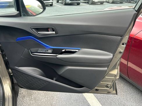 Used 2021 Toyota C-HR XLE FWD image 37