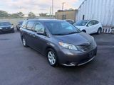 Used 2015 Toyota Sienna LE image 2