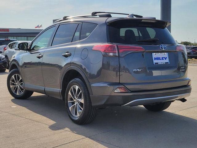 Used 2018 Toyota RAV4 XLE AWD/4WD image 3