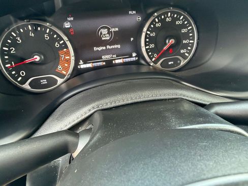 Used 2022 Jeep Renegade Latitude AWD/4WD image 6